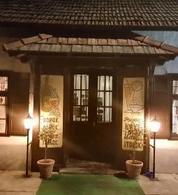 Lilaakác Kisvendéglő