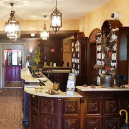 Shiraz Étterem & Dubai Kert Egerszalók - Belső