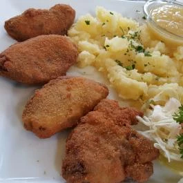 Négy Muskétás Étterem-Söröző Budapest - Étel/ital