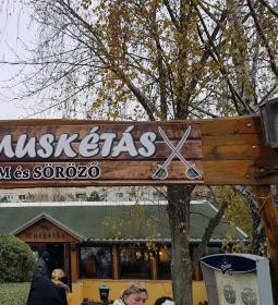 Négy Muskétás Étterem-Söröző