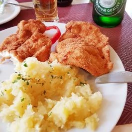 Négy Muskétás Étterem-Söröző Budapest - Étel/ital