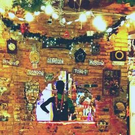 Roncsbár, Debrecen - Belső