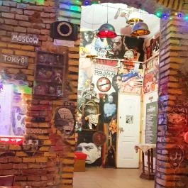 Roncsbár, Debrecen - Belső