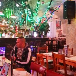 Roncsbár, Debrecen - Belső