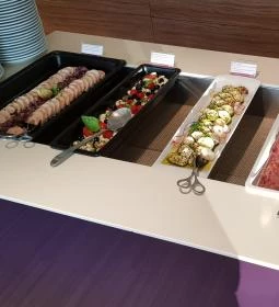 Sanse Café & Restaurant