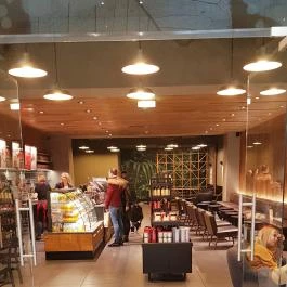 Starbucks - Csapó utca Debrecen - Külső kép