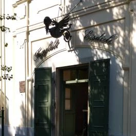 Százéves Cukrászda Gyula - Külső kép