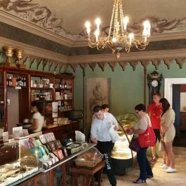 Százéves Cukrászda Gyula - Belső