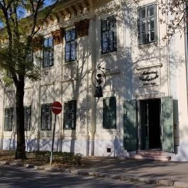 Százéves Cukrászda Gyula - Külső kép