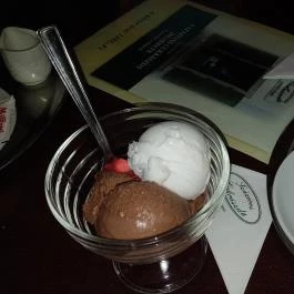 Százéves Cukrászda Gyula - Étel/ital