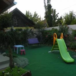 Várszálló Apartman Gyula - Medence/kert