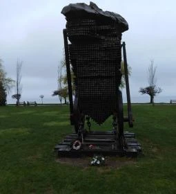 József Attila Emlékmű