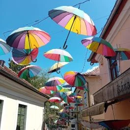 Színes esernyők Szentendre - Külső kép