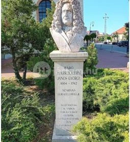  Harruckern János György szobra