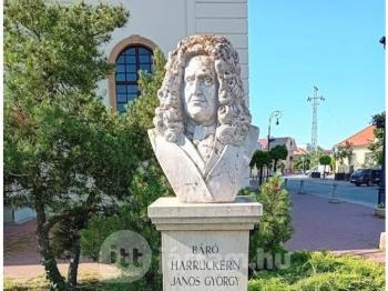 Harruckern János György szobra Szarvas