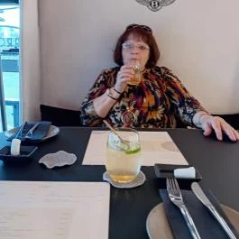 Újváros Bisztró Szarvas - Étel/ital