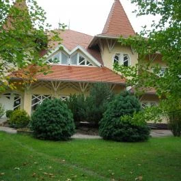 Erzsébet Szálloda Balatonőszöd, Balatonőszöd - Külső kép