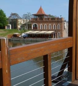 Szeparé Kávézó & Étterem