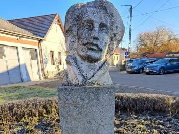 Balassi Bálint szobra Hatvan