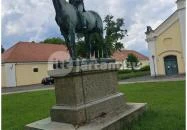 Báró Wenckheim Béla lovasszobra Kisbér