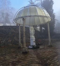 Béke királynéja templom és Mária kápolna