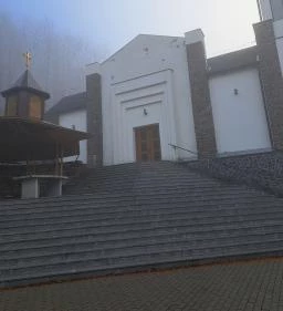 Béke királynéja templom és Mária kápolna