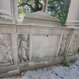 Benczúr Gyula Mauzóleum Szécsény - Egyéb