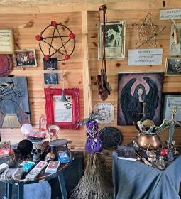 Boszorkánymúzeum és Boszorkánybazár