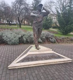 Dr. Márkus Gábor szobra