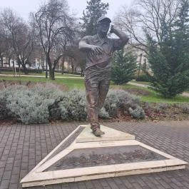 Dr. Márkus Gábor szobra Tiszaújváros - Egyéb