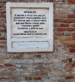 Erődfal és sarokbástya