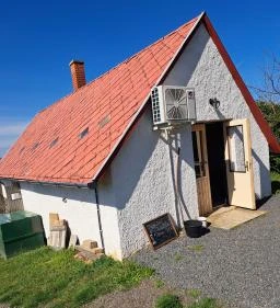 Feri Bácsi Borpincéje