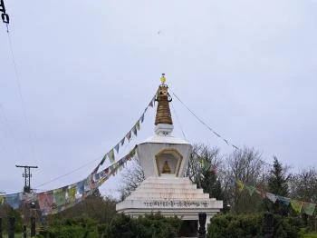 Gyógyító Buddha Sztúpa Biri