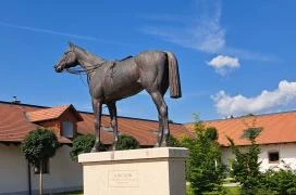 Kincsem szobor Göd
