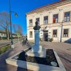 Kossuth Lajos mellszobra Hatvan - Egyéb