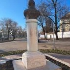 Kossuth Lajos mellszobra Hatvan - Egyéb