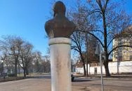 Kossuth Lajos mellszobra Hatvan