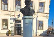 Kossuth Lajos mellszobra Hatvan