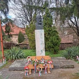 Kossuth Lajos szobra Tibolddaróc - Egyéb