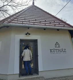 Kútház Kávézó