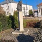Luxemburgi Zsigmond mellszobor Hatvan - Egyéb
