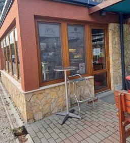 Mama Celestina Büfé