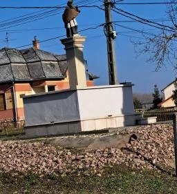 Nepomuki Szent János szobor