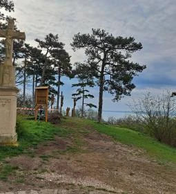 Szent Mihály kápolna és domb