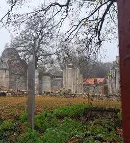 Vértesszentkereszti bencés apátsági templomrom
