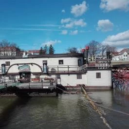 Westy Hajó Étterem & Pub, Győr - Külső kép