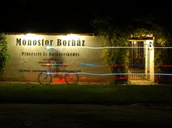 Monostor Borház Szigetmonostor