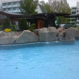 NaturMed Hotel Carbona Hévíz - Medence/kert