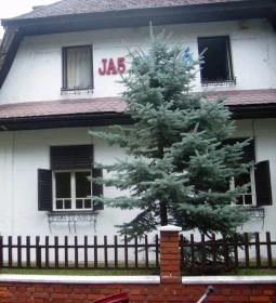 JA5 Szálló