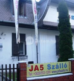 JA5 Szálló